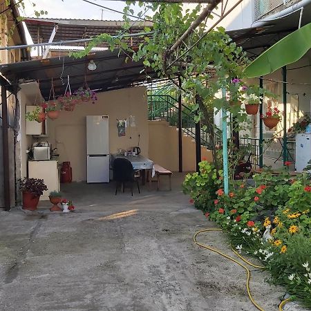 Na Shapsug Guest House Gagra Extérieur photo