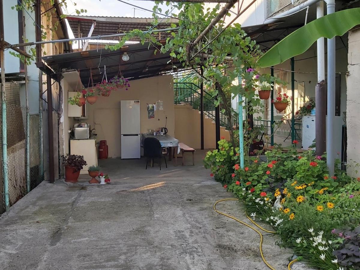 Na Shapsug Guest House Gagra Extérieur photo